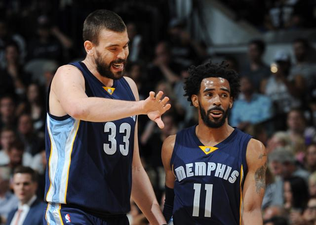 与球员和其 与球员和其